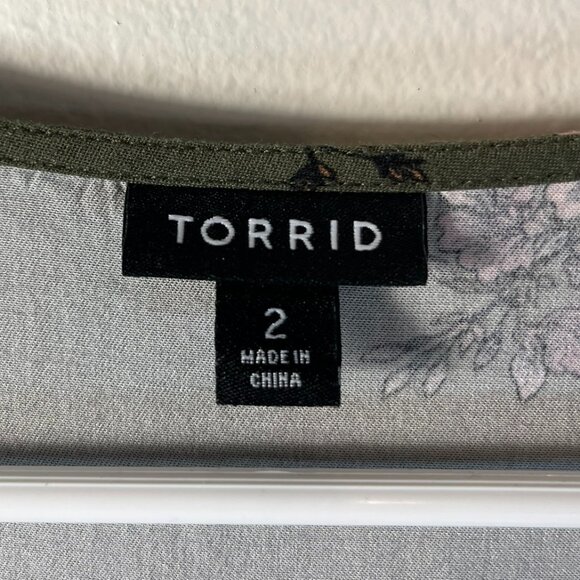 Torrid Olive Green Floral Challis Button Top - Picture 3 of 4